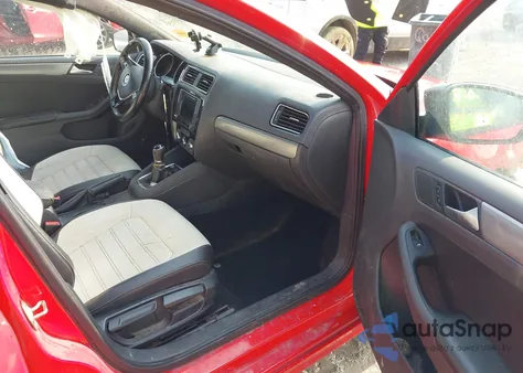 2016 Volkswagen Jetta 1.8T Sport z USA, uszkodzony, nr VIN 3VWB17AJXGM384072